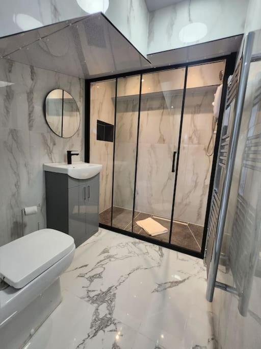 Spacious And Bright One Bedroom Apartment Оксфорд Екстериор снимка